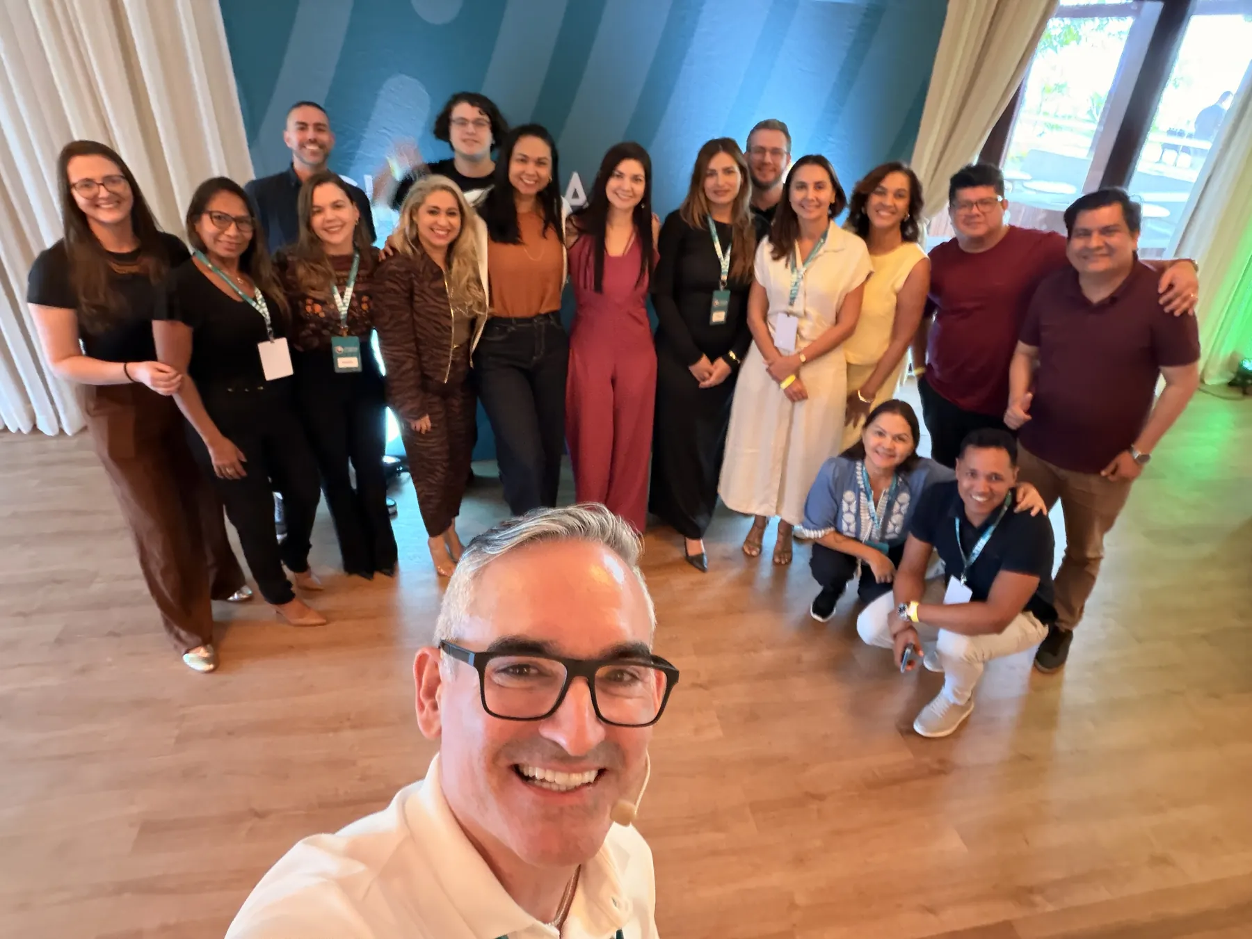 Turma do Chroma Summit em Belém reunida com Júlio Volpp