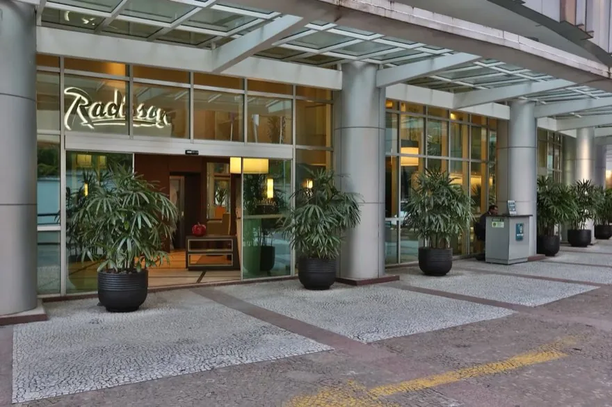 Entrada do Radisson Vila Olímpia, em São Paulo.